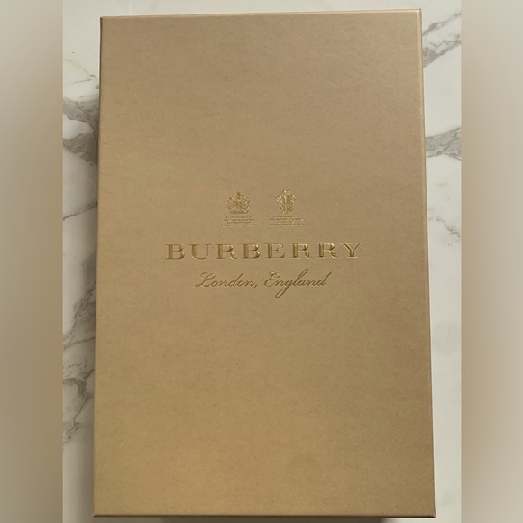 Burberry cape - Picture 4 of 4